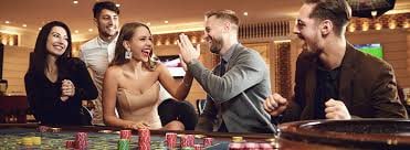 Tampilan halaman utama elegantoto yang menampilkan kategori sportsbook, live dealer, dan slot games
